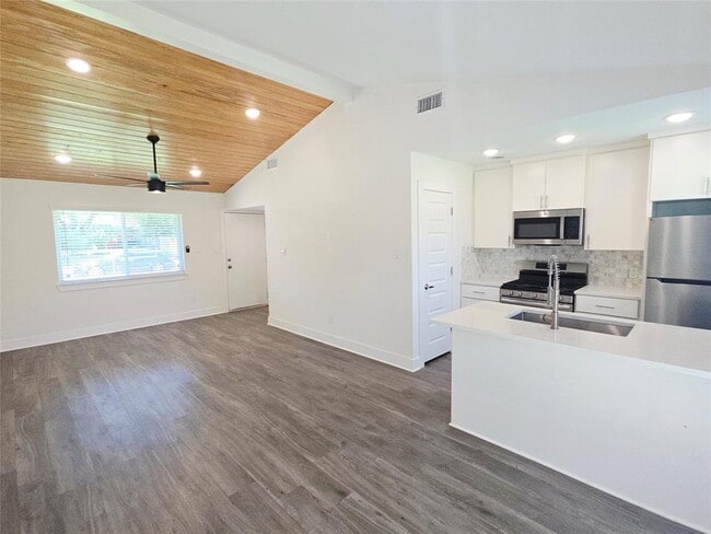 Building Photo - 6103 Calmar Cove
