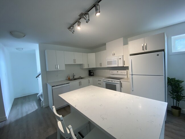 Building Photo - 1018 Maitland Ave Unit C