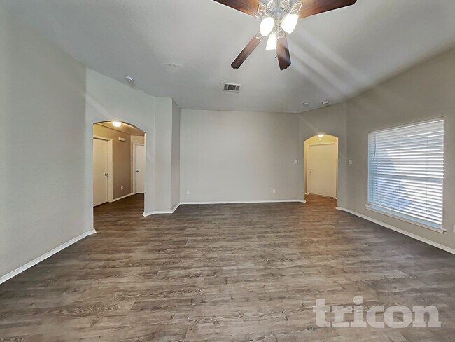 Photo - 1563 Nottingham Dr