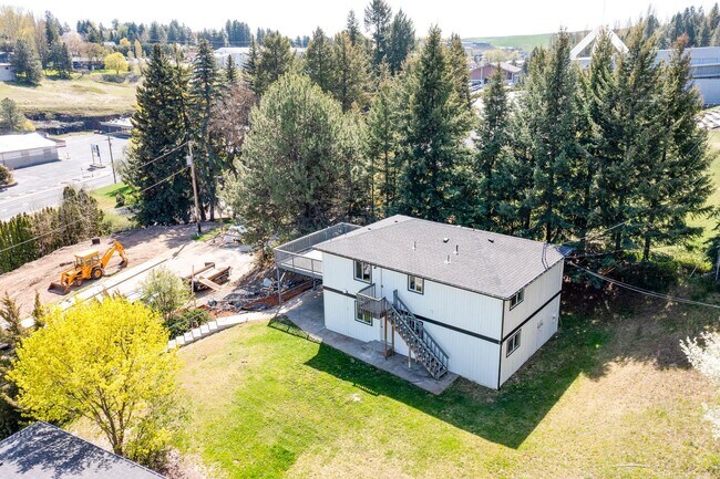 Photo - 815 SW State St Unit Upper