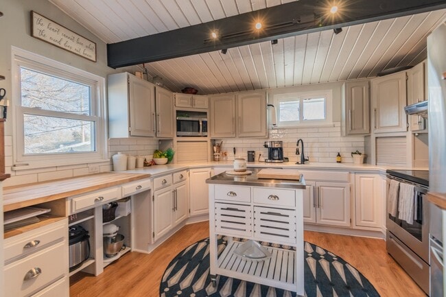 Photo - 1419 Sanders Dr
