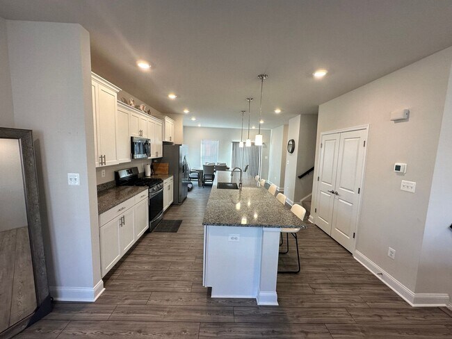 Photo - Plantation Lakes! Beautiful -Unfurnished e...