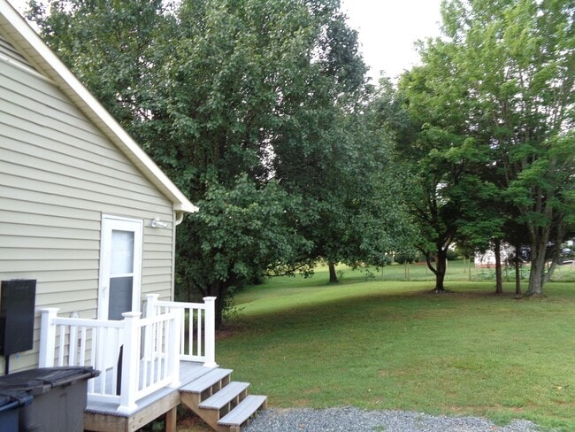 Photo - Cute House-Nice Yard!