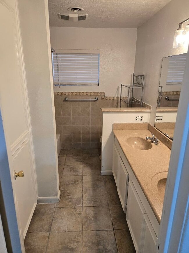 Photo - 5427 Heatherbrook Dr
