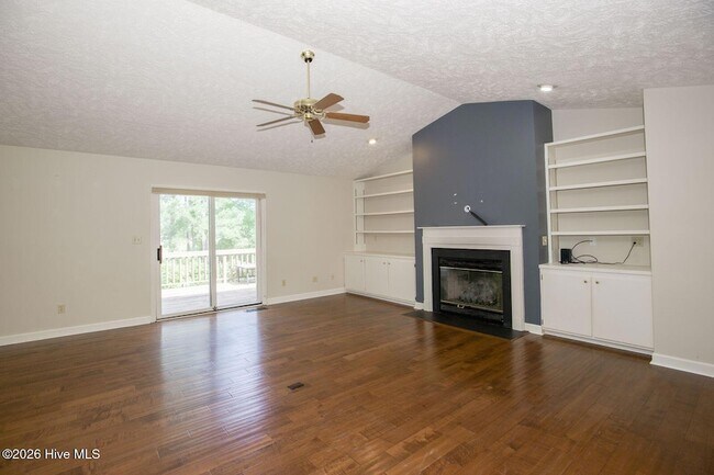 1205 Greenbriar Dr