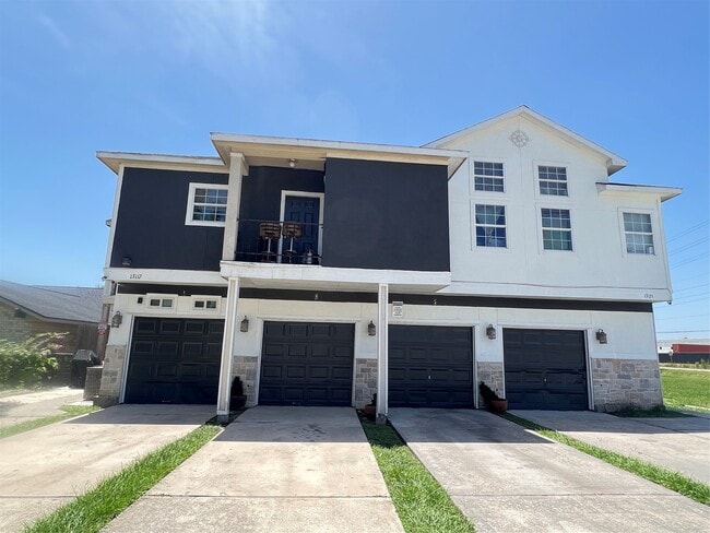 Building Photo - 13117 Vickery St Unit 2