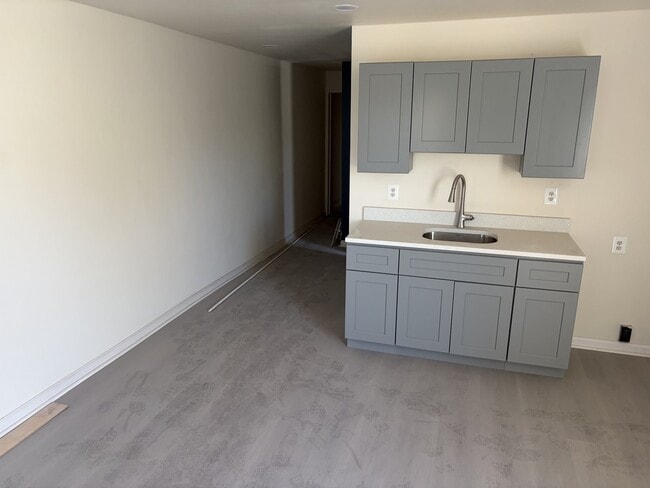 Photo - 2742 Kensington Ave Unit 4