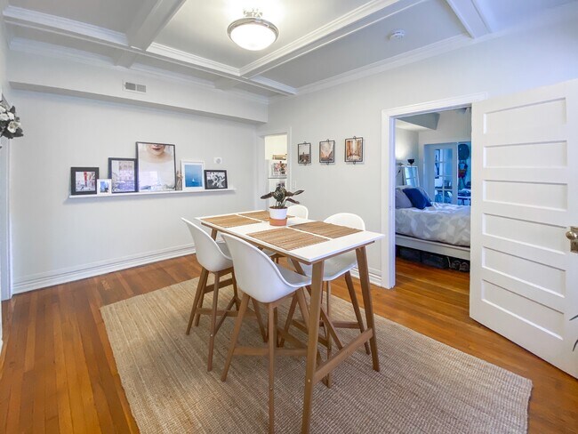 Building Photo - 3513 Wyandotte St Unit 2S