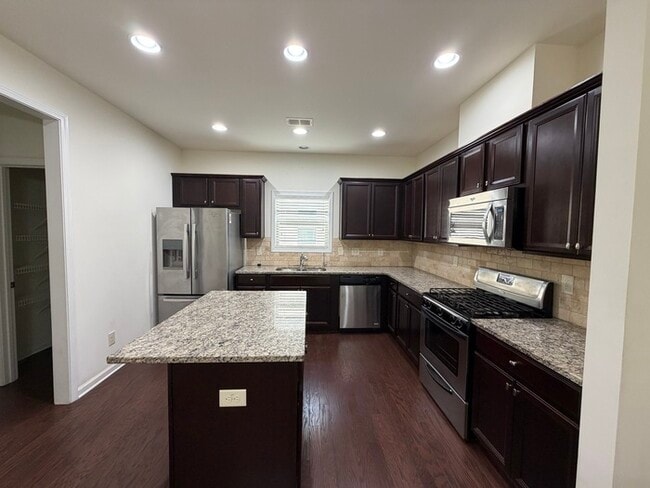 Photo - 308 Privet Cir