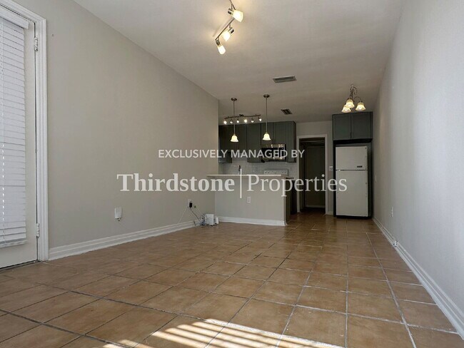 Photo - 2855 Lydia St