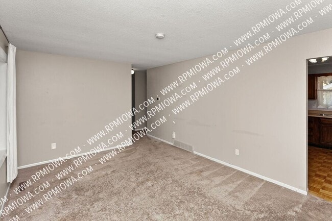 Photo - 1000 W Broadway St