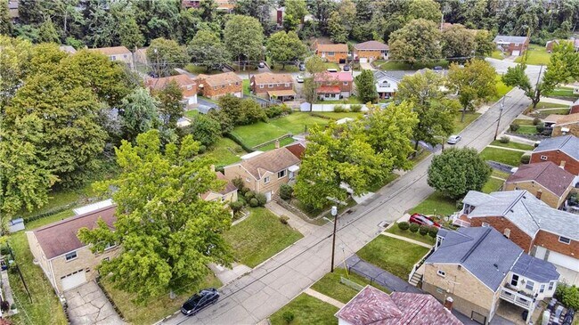 Photo - 1340 Kinmount St