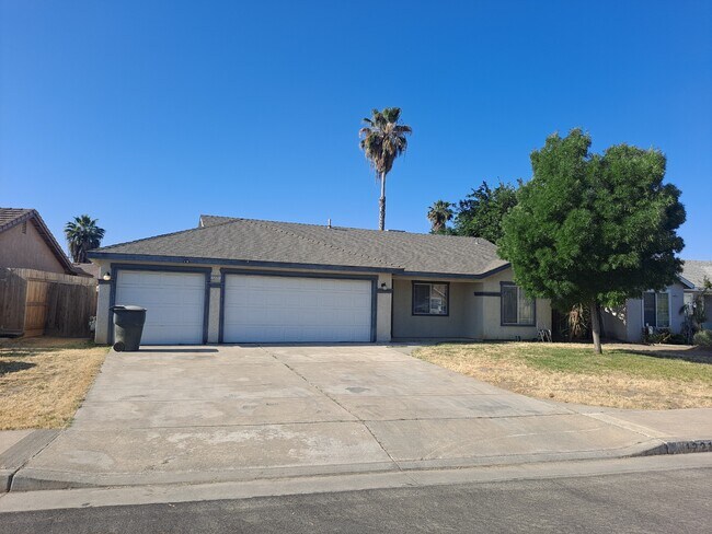 Photo - 1221 Summer Field Dr House