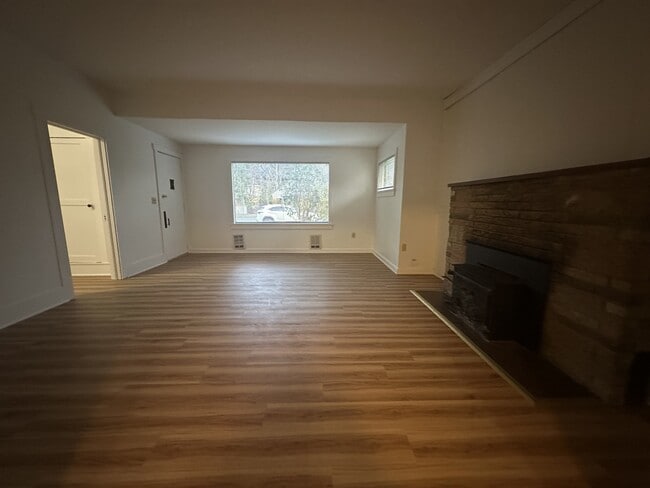 Photo - 7951 Maple Ave SE