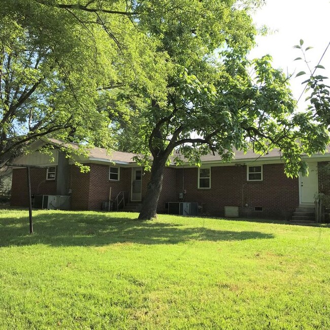 Back of House - 309 Tedford St Apt A.