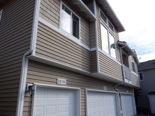 Photo - 2075 Simmons St