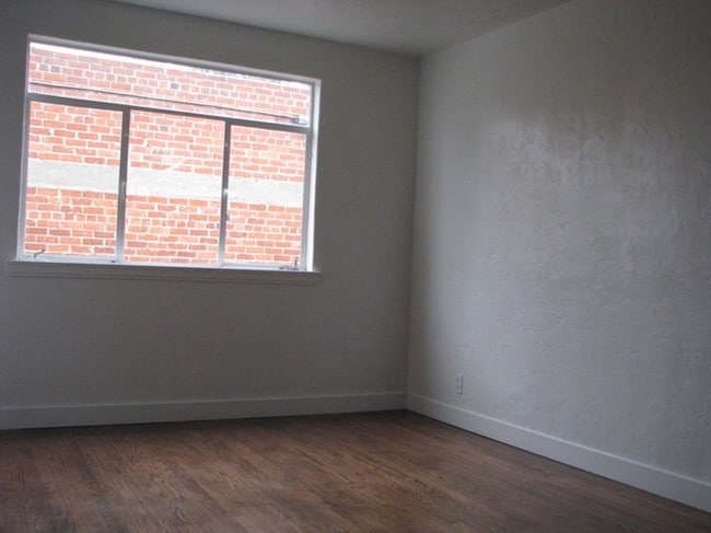 Bedroom - Van Ness Flats