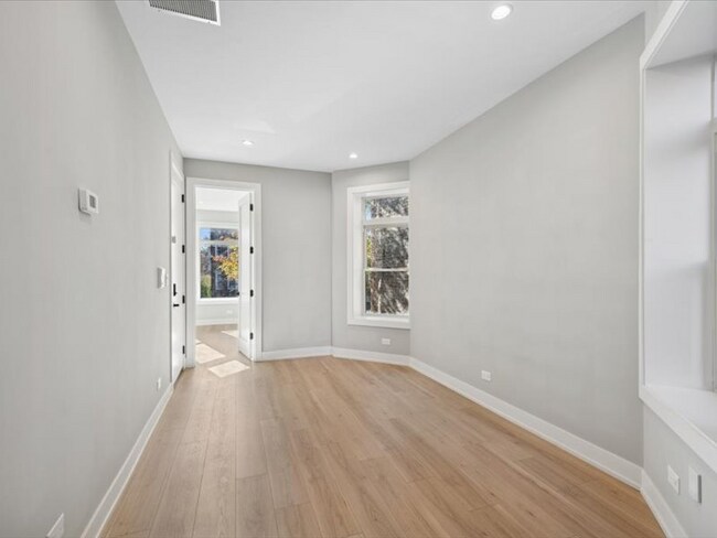 Photo - 2818 W Fletcher St Unit 1