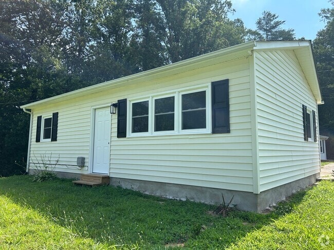 Building Photo - Cute Cottage Overlooking a Wooded Area Rental