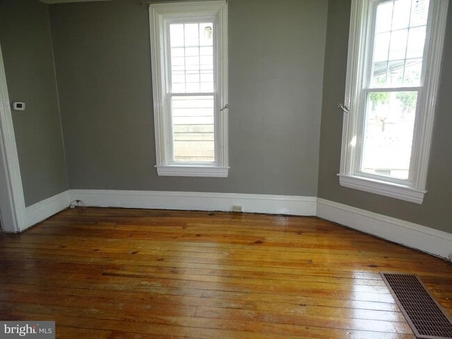 Photo - 108 Commerce St