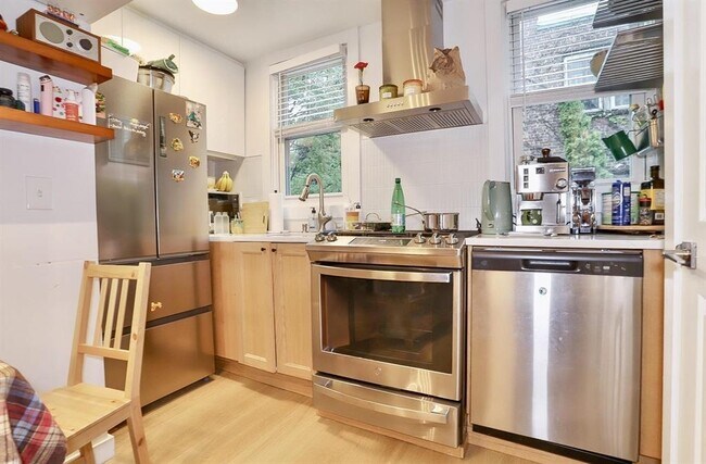 Building Photo - 432 2nd St Unit 1