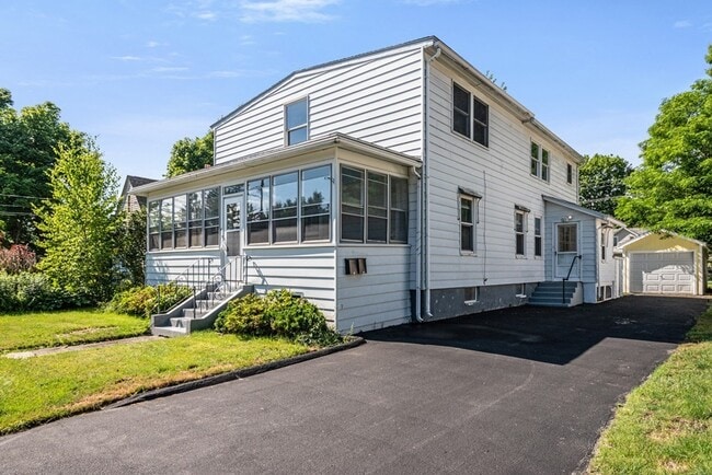 Building Photo - 14 Rolfe Ave Unit 2