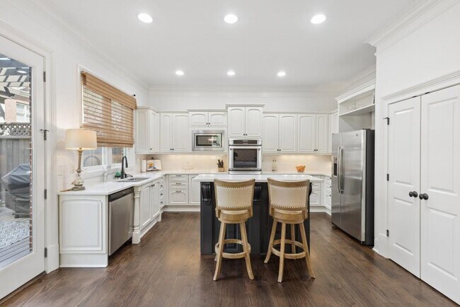 3585 Roxboro Rd NE