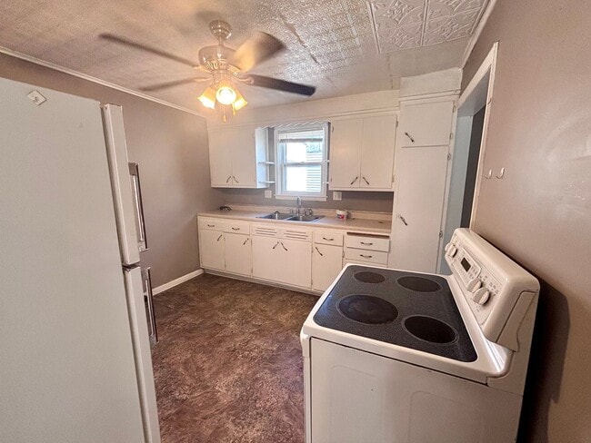 Photo - 726 W Military Ave