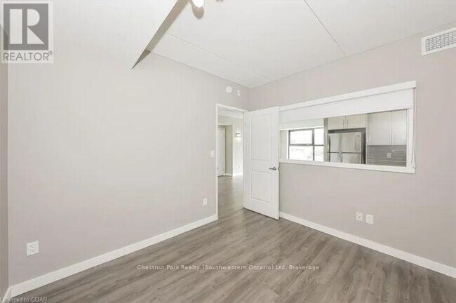 Photo - 1291 Gordon St