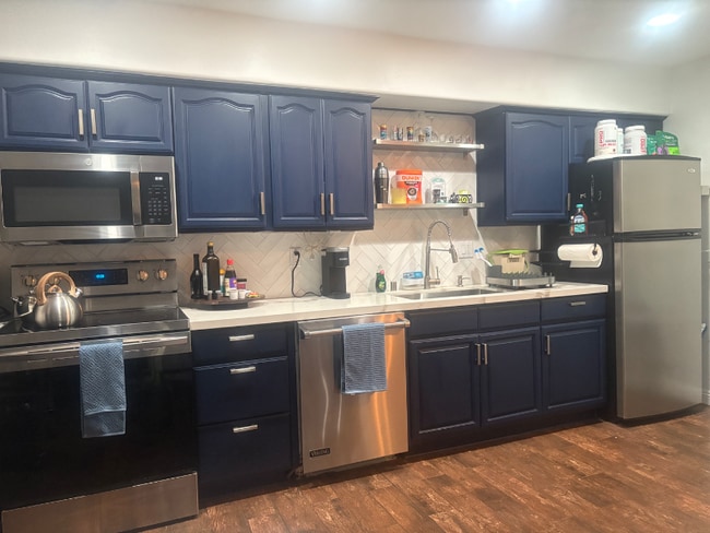 Photo - 5760 Riley St