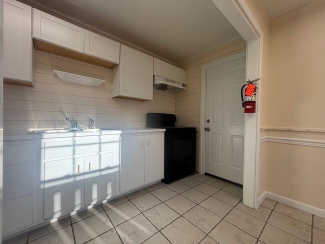 Photo - 207 Market St Unit 1st Floor 1 Bedroom Apt
