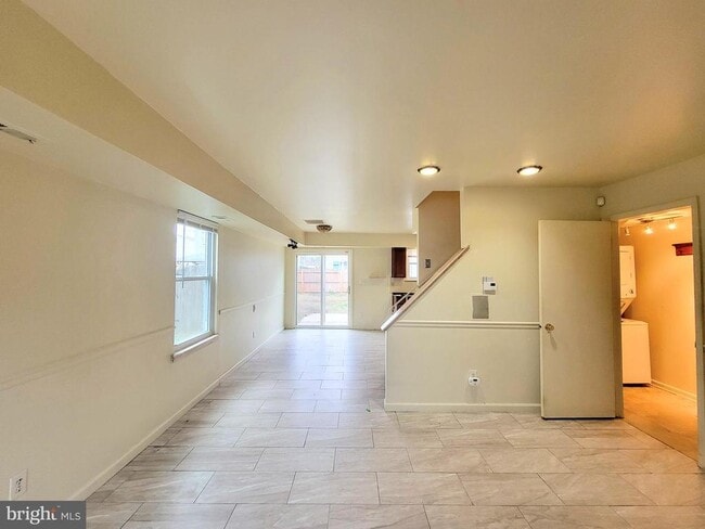 Photo - 115 Fomalhaut Ave