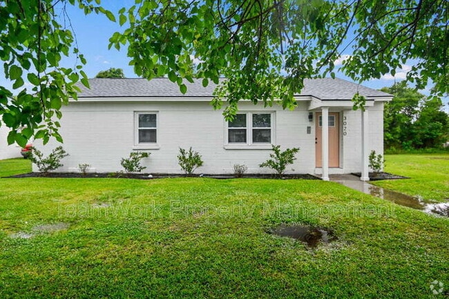 Building Photo - 3020 Azalea Dr Rental