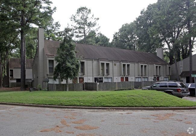 Pinewood Manor Apartments