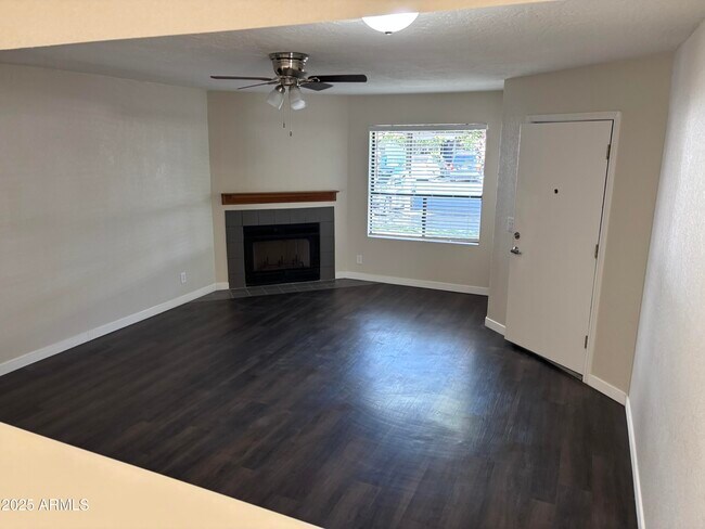 Photo - 1444 N Recker Rd Unidad 163