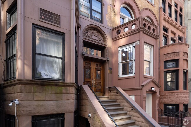 Entrance - 264 W 77th St