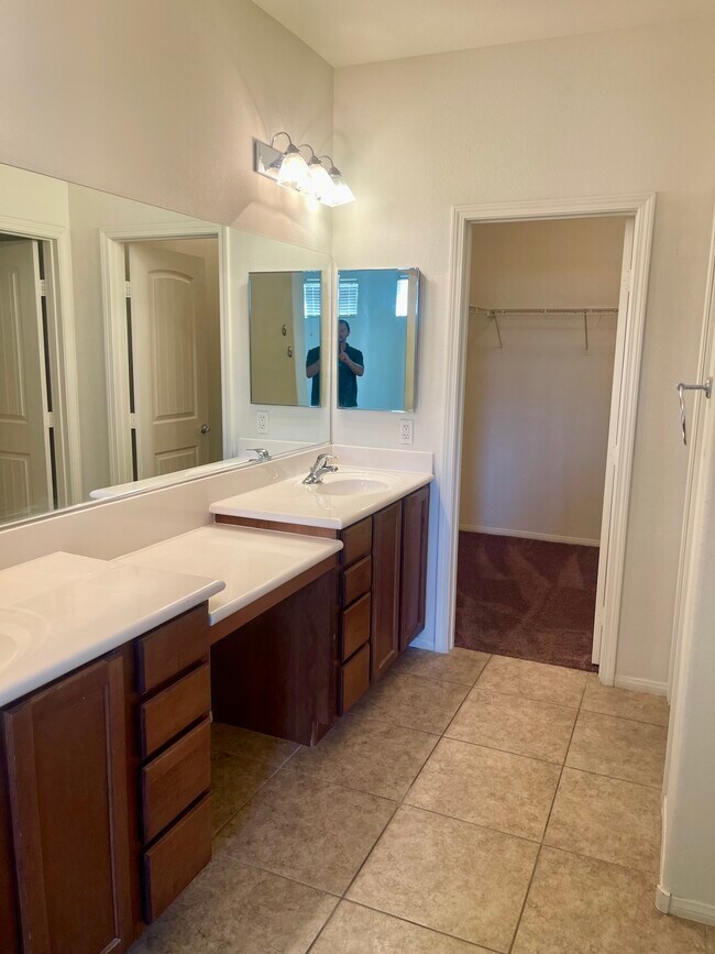 Photo - 6550 Ditmars St