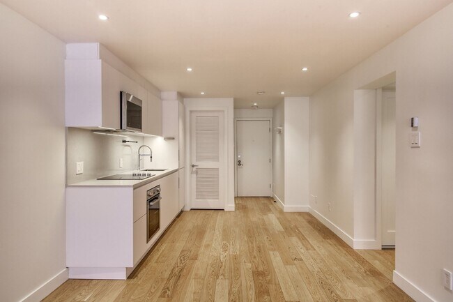 Photo - 4570-4590 Queen-Mary