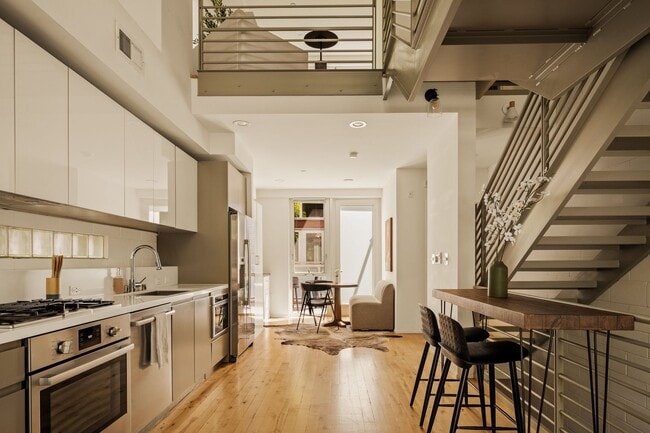 3450 Cahuenga Blvd W