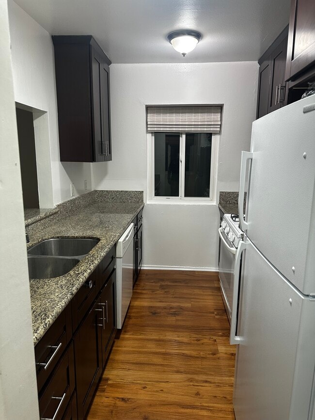 Building Photo - 8711 Pershing Dr Unit Upstairs