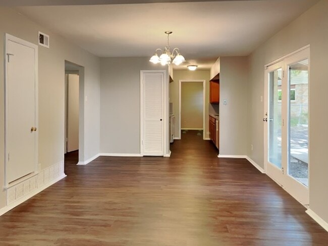 Photo - 647 Rutgers Dr