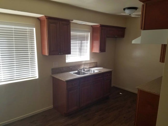 The Englander - The Englander Apartments
