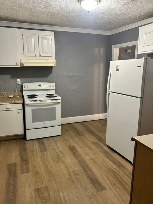 Photo - 121 Coker St