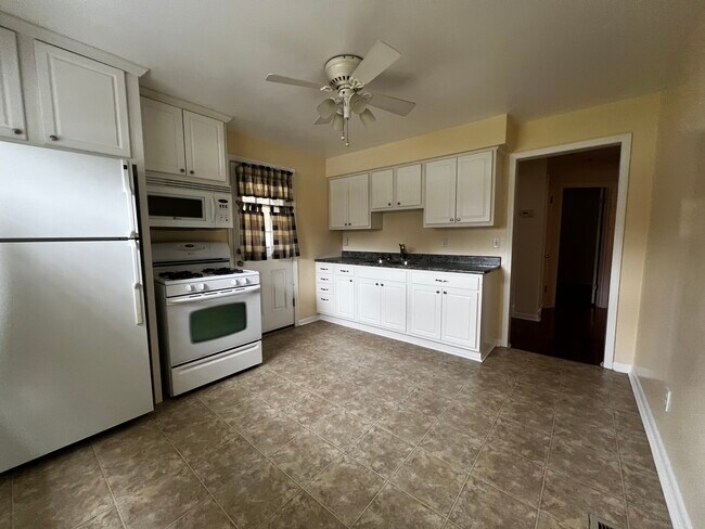 Photo - 463 Leath Ave