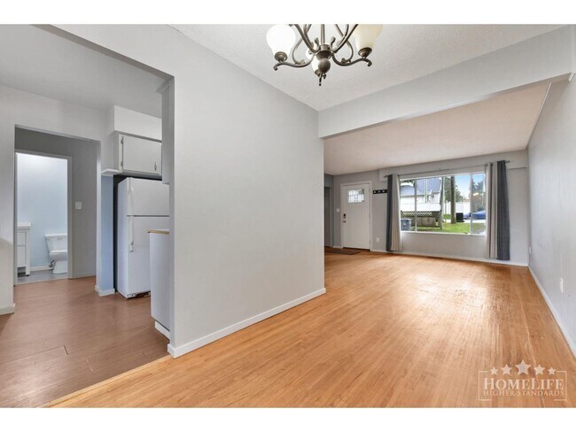 Photo - 1746-1156 156 St