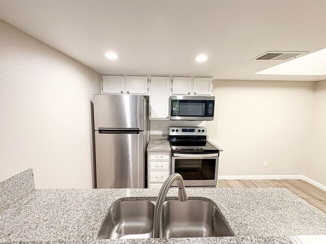 Photo - Maryland Court Apartments