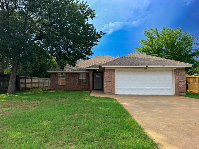 Building Photo - 3 Bedroom, 2 Bath Home in Cleburne, TX!