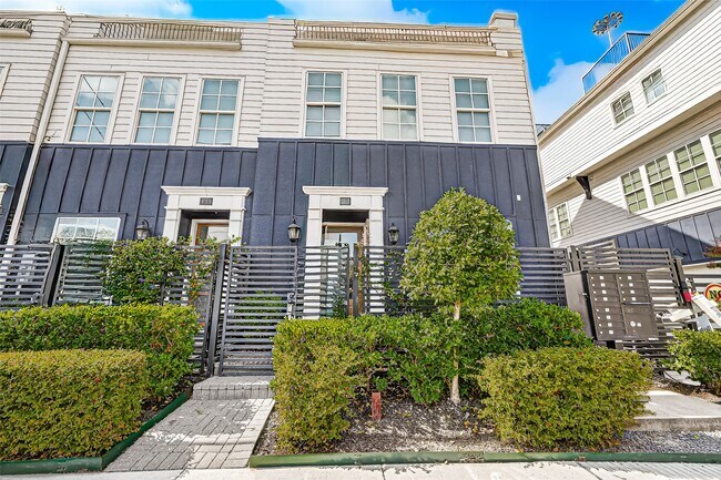 Photo - 815 Bringhurst St