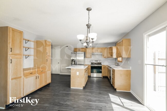 837 Franklin Lakes Blvd