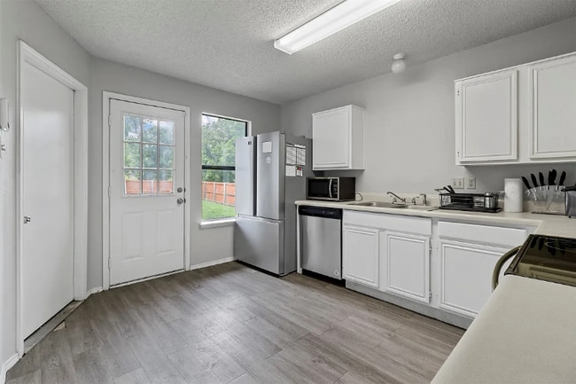 Photo - 12714 Hilltop Dr